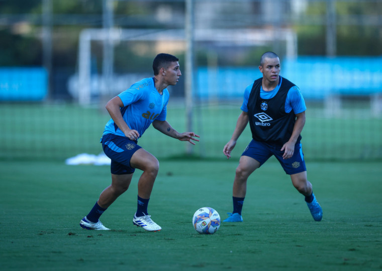 Monsalve é elogiado por Quinteros e pode desbancar Cristaldo no time titular