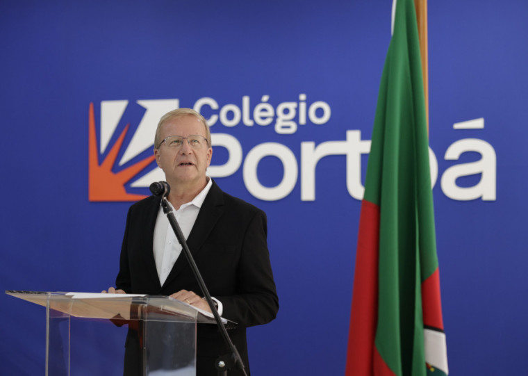 Presidente da Associação Beneficente e Educacional de 1858, Christian Voelcker, participou da cerimônia de inauguração do Colégio Portoá, em Porto Alegre