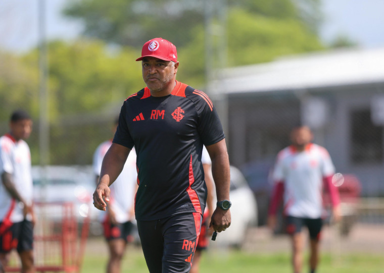 Técnico Roger Machado deve repetir a escalação do jogo de ida