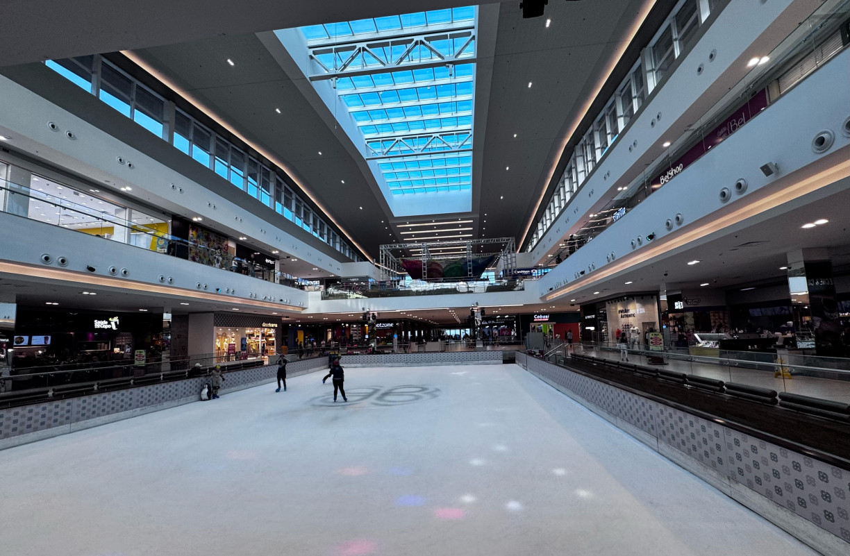 Pista de patinação no gelo é uma das atrações de público ano inteiro e item exclusivo do empreendimento  | PATRÍCIA COMUNELLO/ESPECIAL/JC