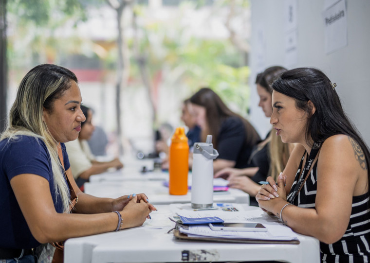 Cerca de mil vagas serão oferecidas por 34 empresas 