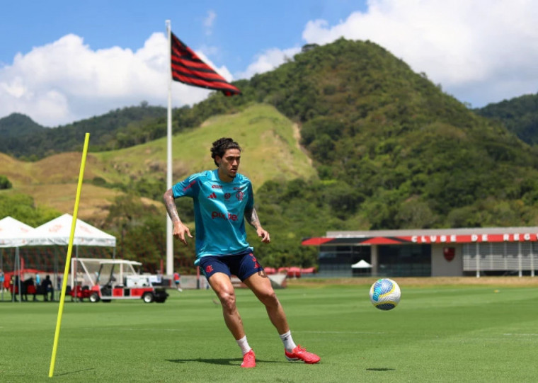 Atacante iniciou o trabalho com a preparação física nesta terça-feira (25) no Ninho do Urubu