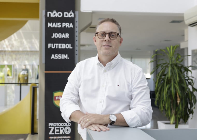 Luciano Hocsman criticou as direções da dupla Gre-Nal pelos pedidos das direções para que haja fiscais da CBF, da Conmebol e da Fifa  no clássico de domingo