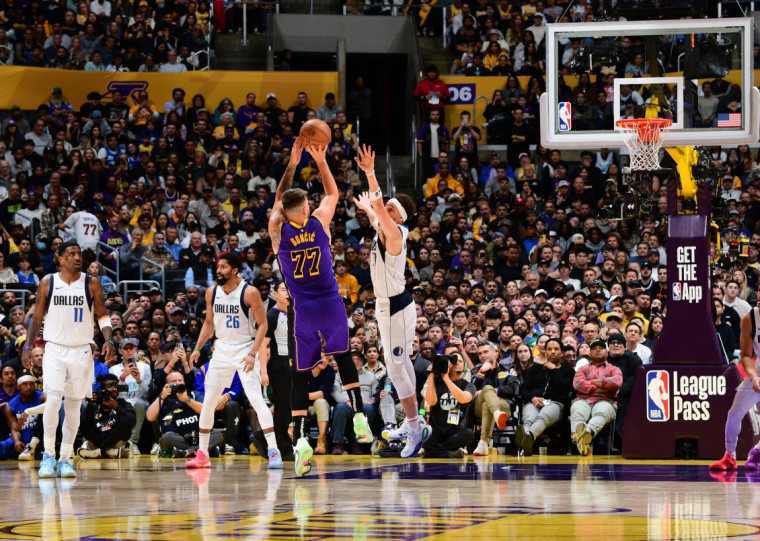 Doncic emplacou um "triple-double" e ajudou a equipe a obter a terceira vitória consecutiva