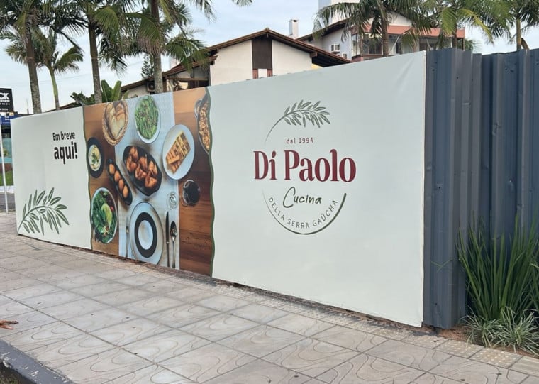 Tapumes j&aacute; indicam onde vai ser o restaurante Di Paolo em Torres, bem perto da orla