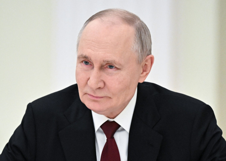 "Quanto mais absurda a mentira, mais rápido acreditam", disse Putin