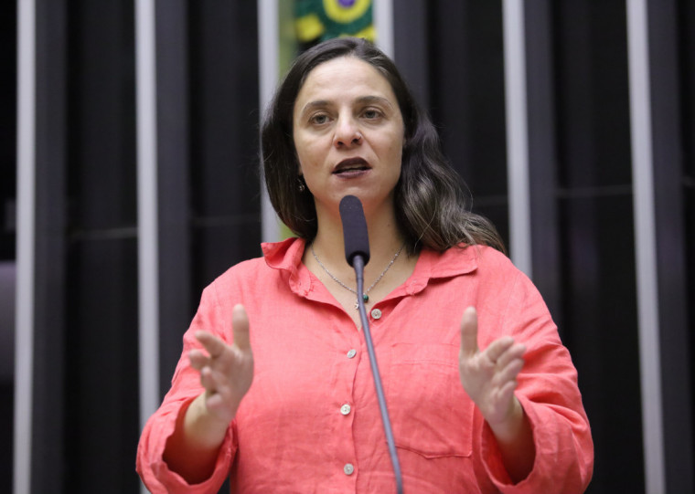 "Projeto acaba com brechas para fraudes no INSS e tem o objetivo de proteger aposentados e pensionistas", afirma deputada federal gaúcha Fernanda Melchionna