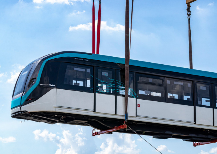 Cada composição tem quase 25 metros de comprimento e pode transportar até 2 mil passageiros