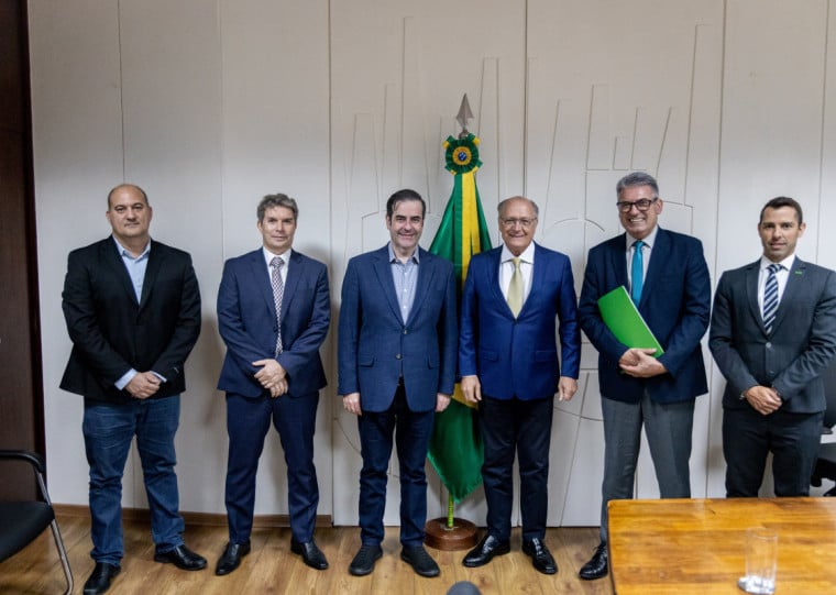 O encontro com o vice-presidente, também ministro do Desenvolvimento, Indústria, Comércio e Serviços, ocorreu  no Palácio do Planalto, em Brasília 
