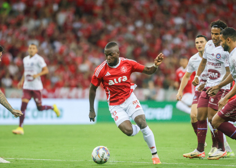 Valencia foi o autor do primeiro gol do Colorado no Beira-Rio