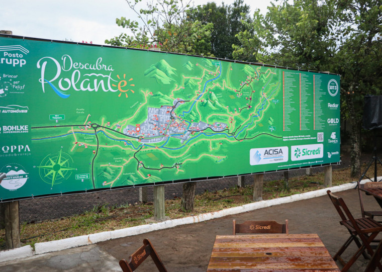 Outdoor foi instalado na entrada da cidade; visitantes também podem acessar através de versão digital