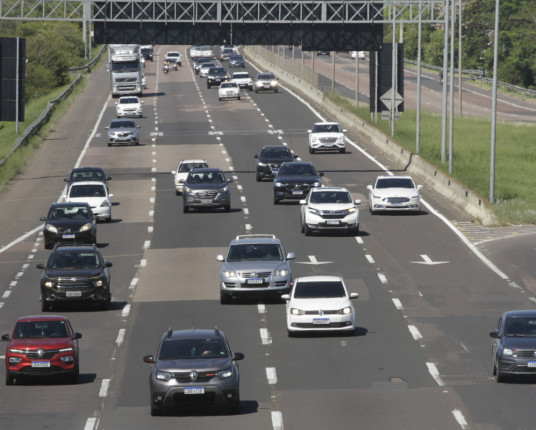 Emprego no setor de locação de veículos cai 10,8% no RS em 2024