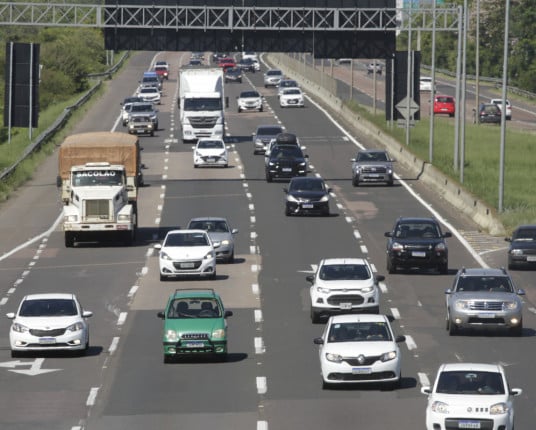 Vencimento do IPVA 2025 por placas será unificado em 30 de abril