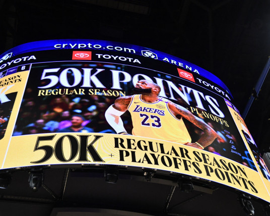 LeBron James se torna o primeiro jogador da história da NBA a atingir marca de 50 mil pontos