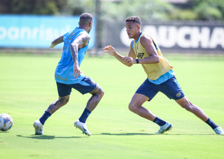 Gustavo Martins e Wagner Leonardo devem formar dupla inédita na zaga tricolor