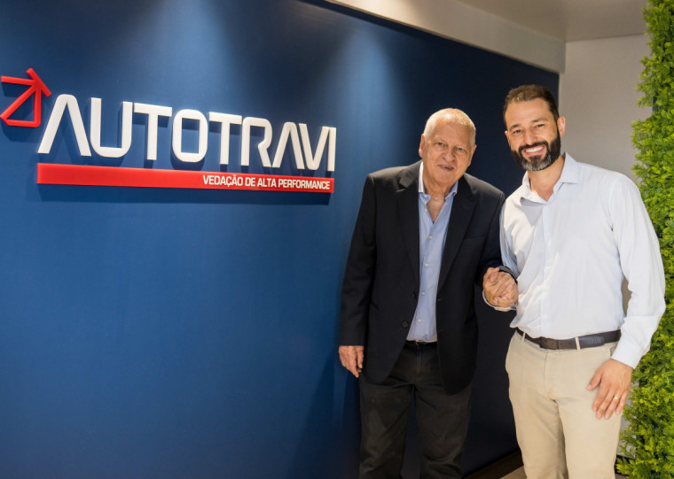 Grillo (à esquerda) e Vanin junto à nova identidade visual