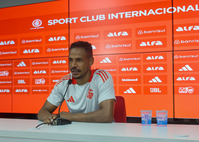 Fernando concedeu entrevista coletiva nesta quarta após o treino no CT Parque Gigante