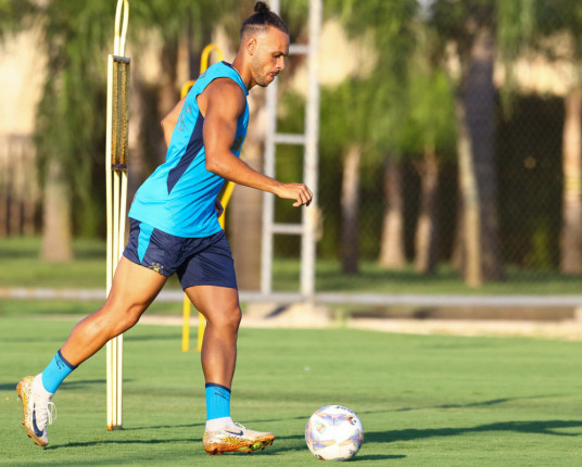 Com novatos em Gre-Nal e sem Quinteros, Grêmio segue em busca do octa