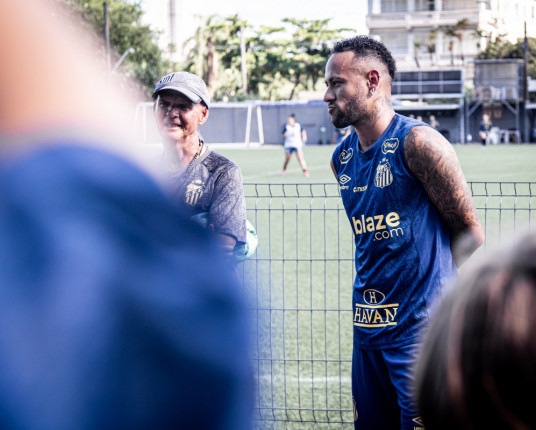 Após 505 dias, Neymar volta à seleção com missão de aplacar crise em campo