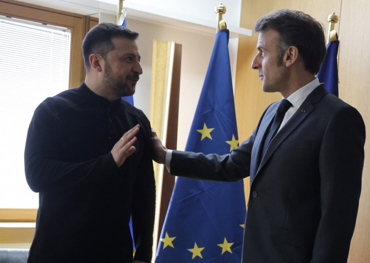 Macron pediu para acelerar os v&aacute;rios pacotes de ajuda francesa para compensar a falta de assist&ecirc;ncia americana