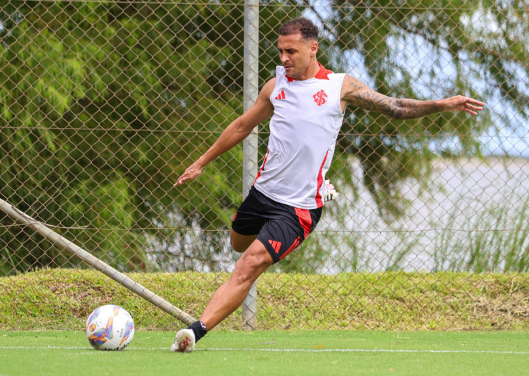 Camisa 10 será titular após se recuperar de lesão no tornozelo direito