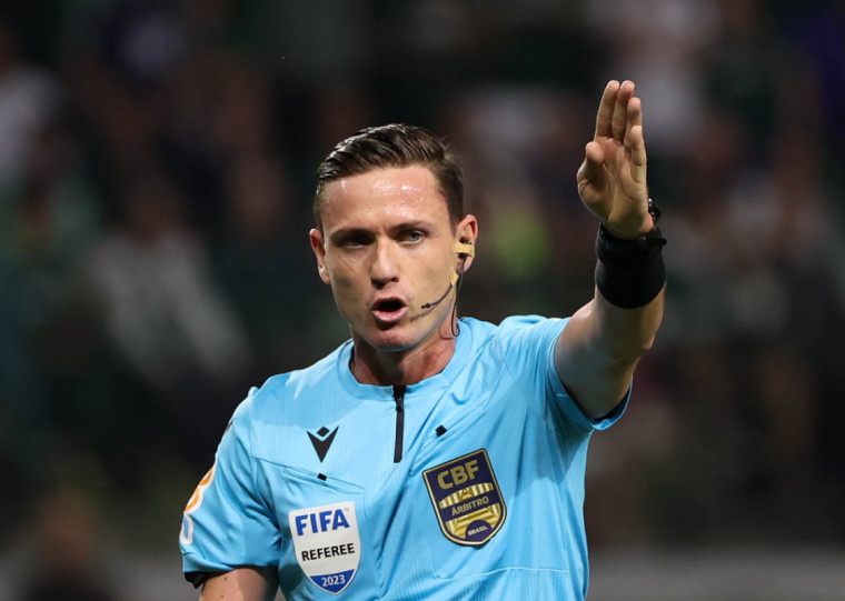 Ramon Abatti Abel é arbitro Fifa e apitou o Gre-Nal 442, no ano passado