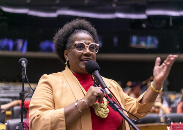 "Precisamos de uma política precisa, de políticas públicas sérias e que resolvam o problema delas, do emprego, por exemplo", defende Reginete Bispo