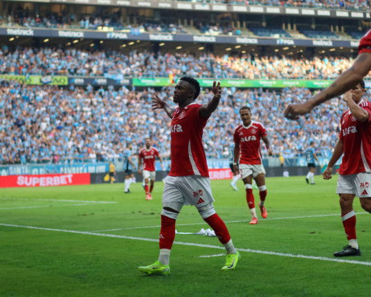 Gre-Nal 445: Inter bate o Grêmio na Arena e sai na frente na final do Gauchão