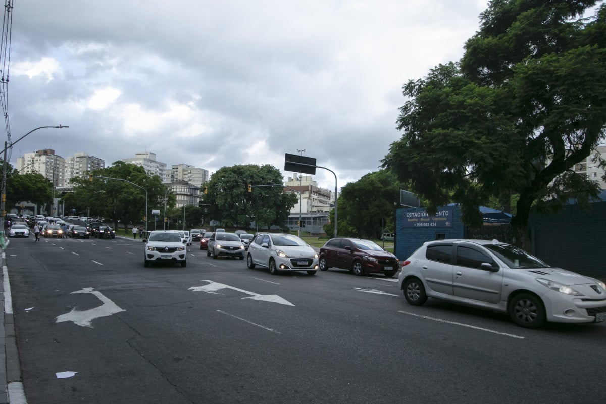 Encontro da saída do túnel com a rua Sarmento Leite deixa o trânsito lento | THAYNÁ WEISSBACH/JC