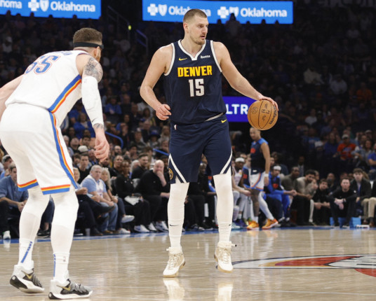 Denver se vinga do líder Thunder com show de Jokic em duelo de candidatos a MVP da NBA