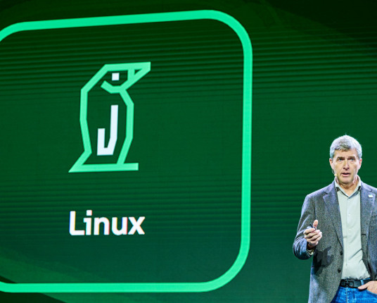 É preciso evitar aprisionamento tecnológico em IA, alerta CEO da Suse