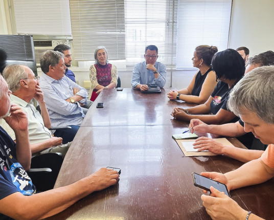 Servidores de Porto Alegre definem nesta quinta (13) se promovem greve