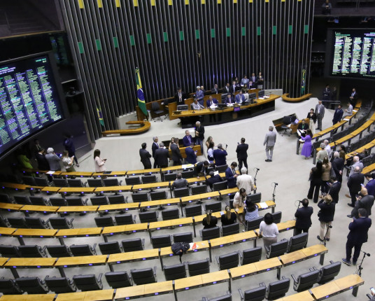 Câmara enterra MP do aumento de impostos e derrota governo Lula