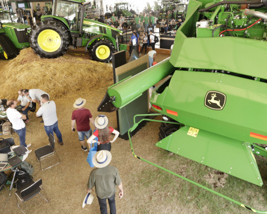 Com dificuldades de financiamento, produtores buscam consórcio para compra de máquinas