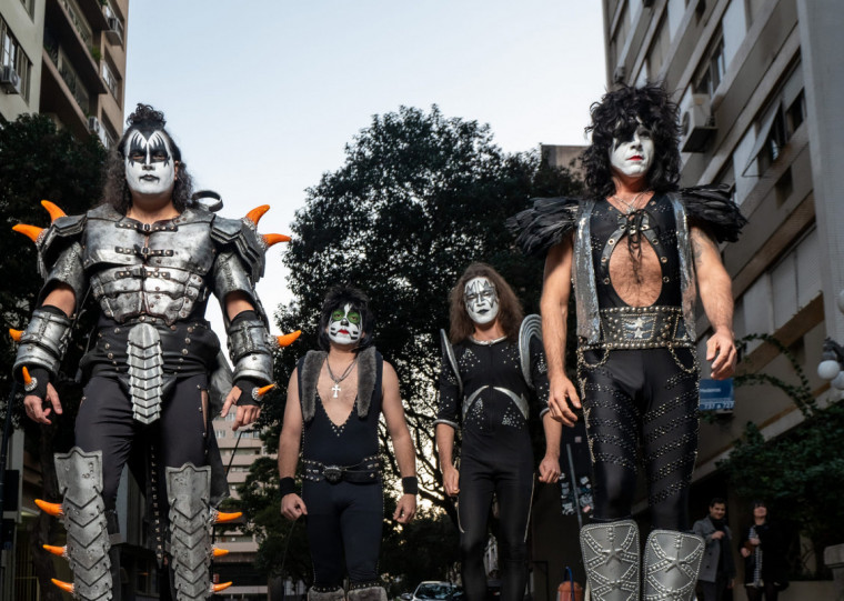 Banda Parasite Kiss Cover far&aacute; o encerramento da festa