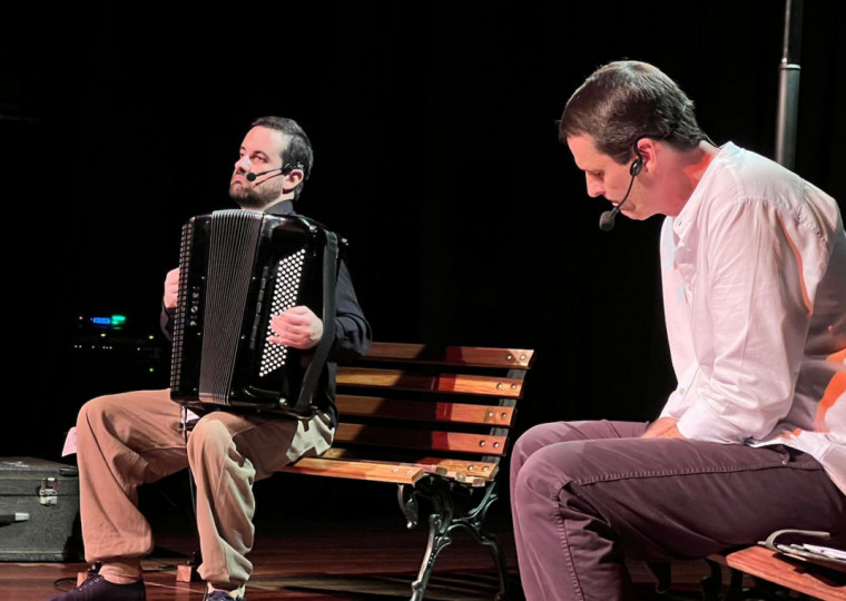 Com declamações de poesia e apresentações de acordeón, espetáculo promove uma união entre a música e a literatura
