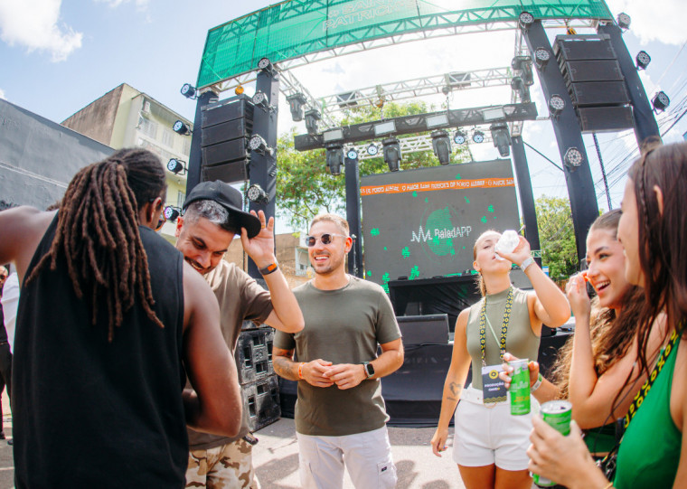 Festa de rua, que iniciou às 14h, nas ruas Álvaro Chaves e Santos Dumont, segue até às 23h30min, com atrações musicais e gastronômicas, além de muita cerveja