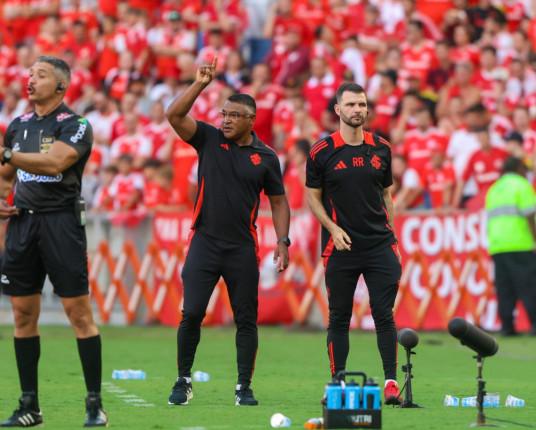Roger Machado entra para a história ao comandar o título colorado