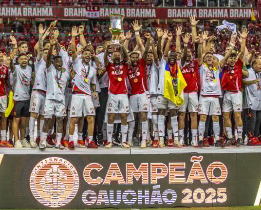 Gre-Nal 446: Inter é campeão Gaúcho com empate e rompe série do Grêmio