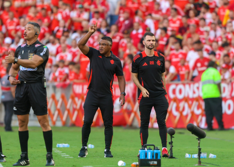 Roger se tornou o 7º técnico a conquistar um título comandando a dupla Gre-Nal