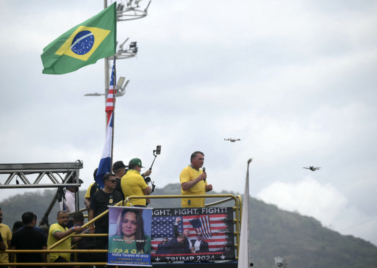 Em ato em Copacabana, Jair Bolsonaro defendeu anistia a envolvidos no 8 de janeiro