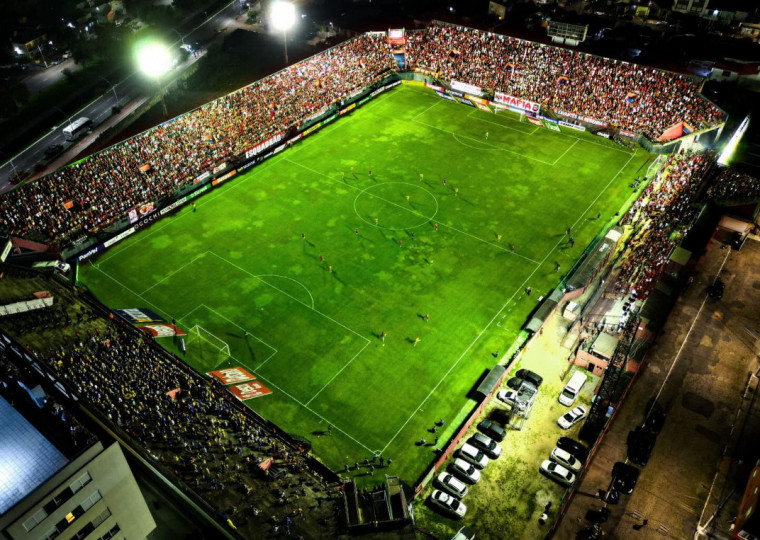 Nem mesmo o apoio da fanática torcida evitou a queda do Xavante para Série A2