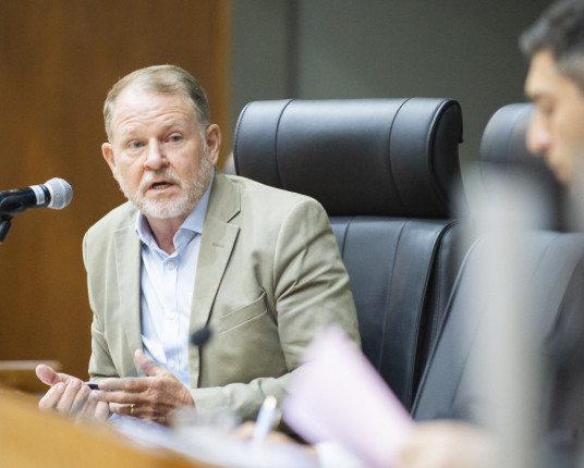 Durante CPI, ex-secretário diz que quartos da Pousada Garoa eram fechados