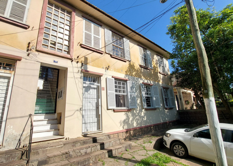 A casa, localizada no bairro IAPI, foi moradia da cantora até os seus 18 anos