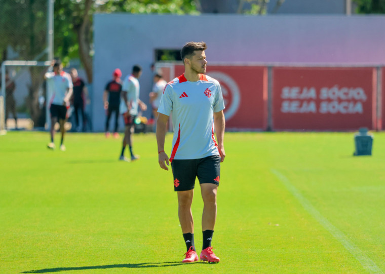 Óscar Romero (foto), Diego Rosa e Juninho podem, finalmente, estrear pelo Colorado 