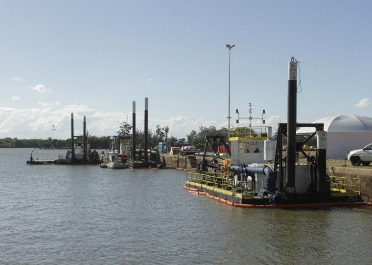 Cinco dragas irão realizar os trabalhos de desassoreamento no Guaíba