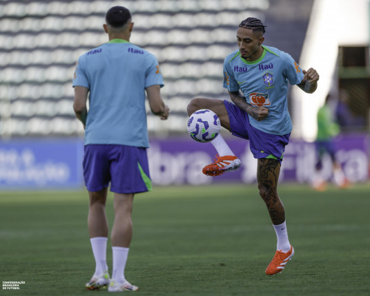 Seleção brasileira encara a Colômbia em Brasília devendo resultados