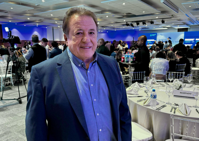 "O Carrefour quer vender lojas, mas quer vender lojas com os funcionários", alega Romacho