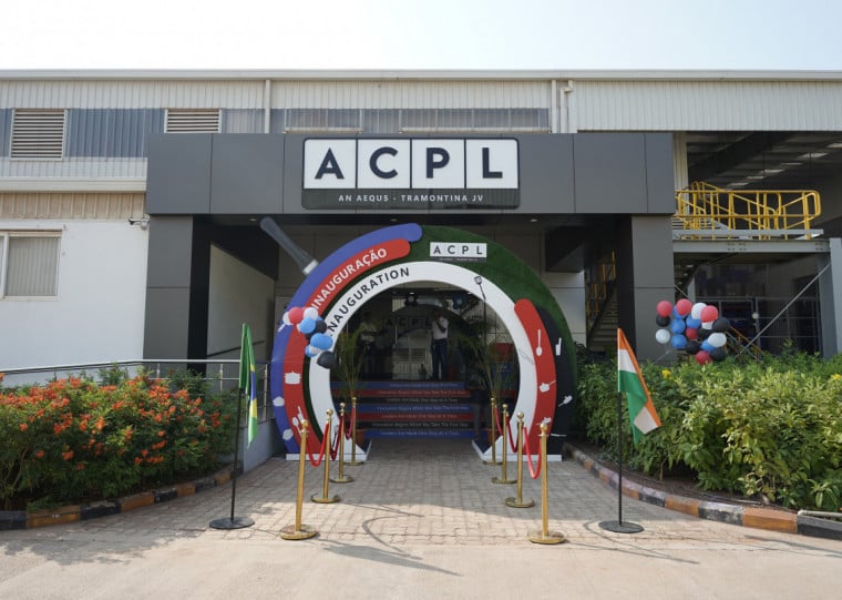 Unidade na cidade de Hubballi, na Índia, produz panelas para mercado local e para o exterior