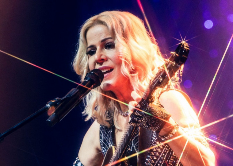 Ícone do rock nacional, Paula Toller realiza concerto em Porto Alegre para comemorar seus 40 anos de carreira